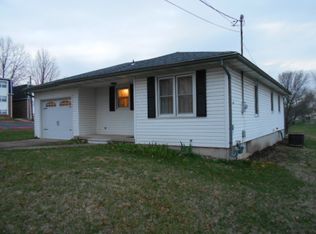 661 E Label St, Marshall, MO 65340