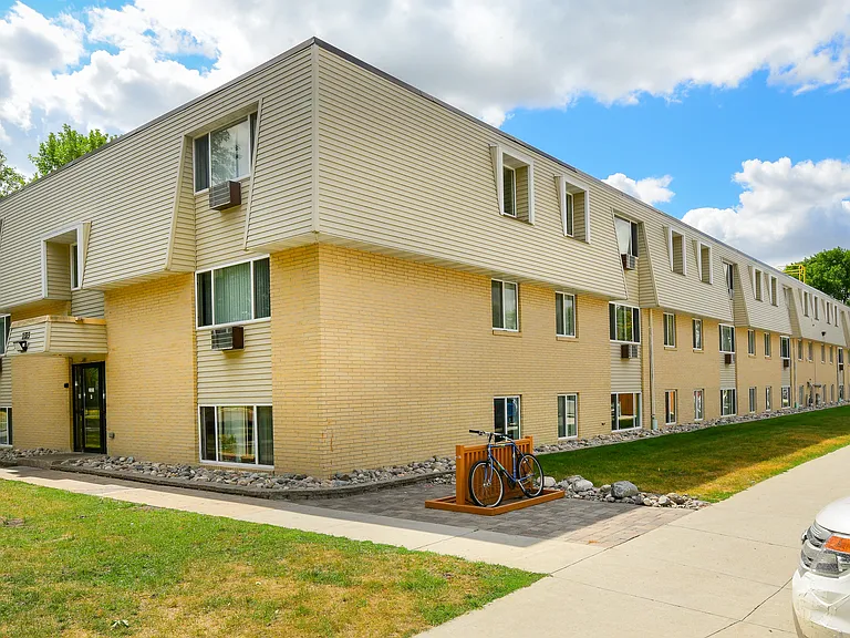 Valley Park Apartments — Photo 12