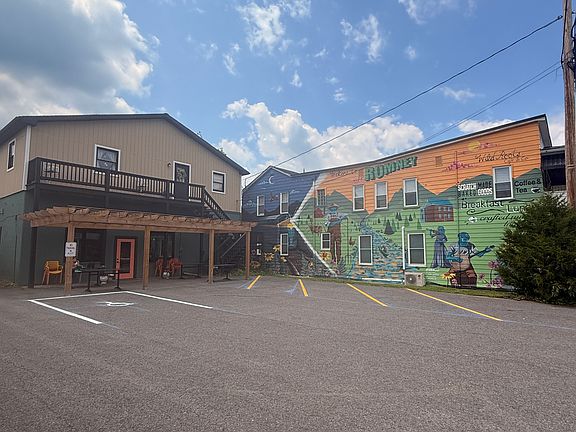 2nd image of 252 W Main St