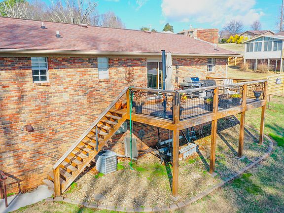 4th image of 4921 Red Oak Dr