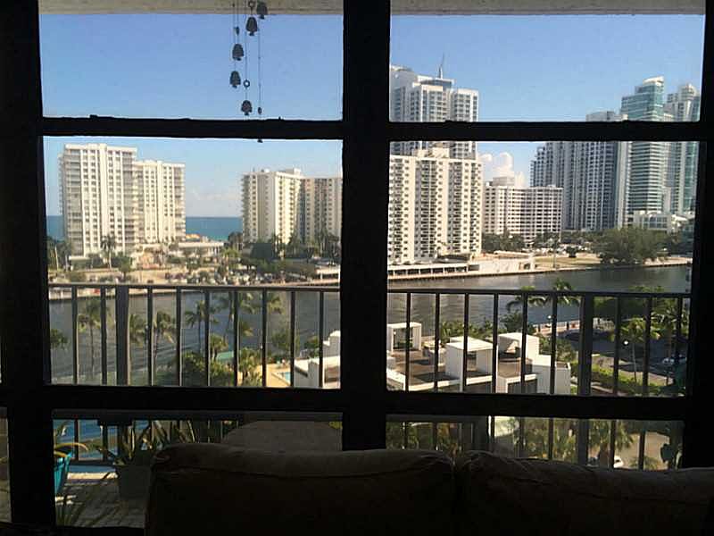 2nd image of 1000 Parkview Dr APT 928