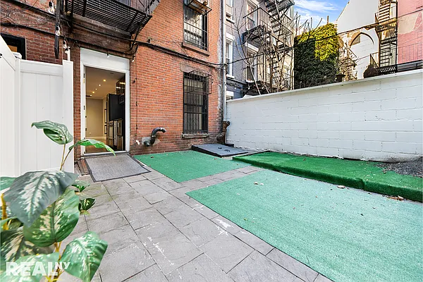 Rented by REAL New York | media 9