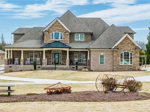 4045 Old Glenola Rd, Trinity, NC 27370