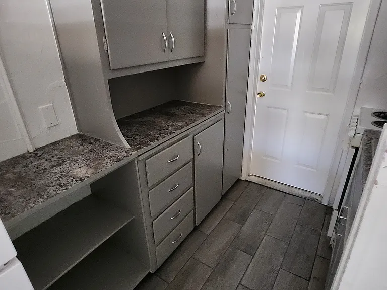 1643 W Mountain View Rd #7 — Photo 1