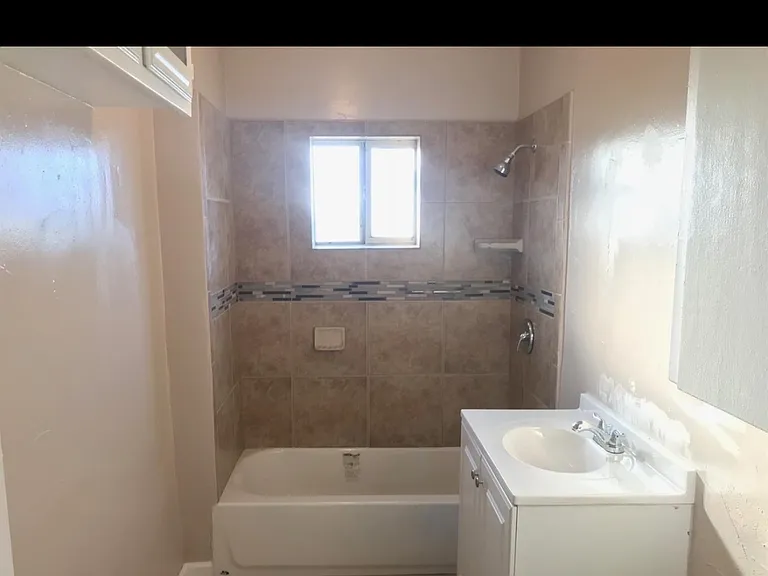 909 Woodrow Ave — Photo 5