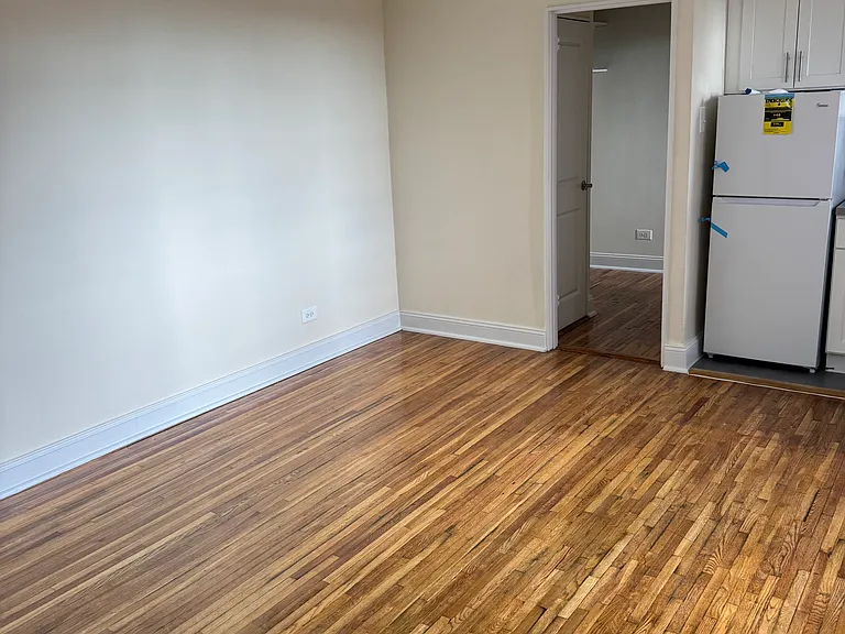 2070 20th Ln #4B — Photo 3