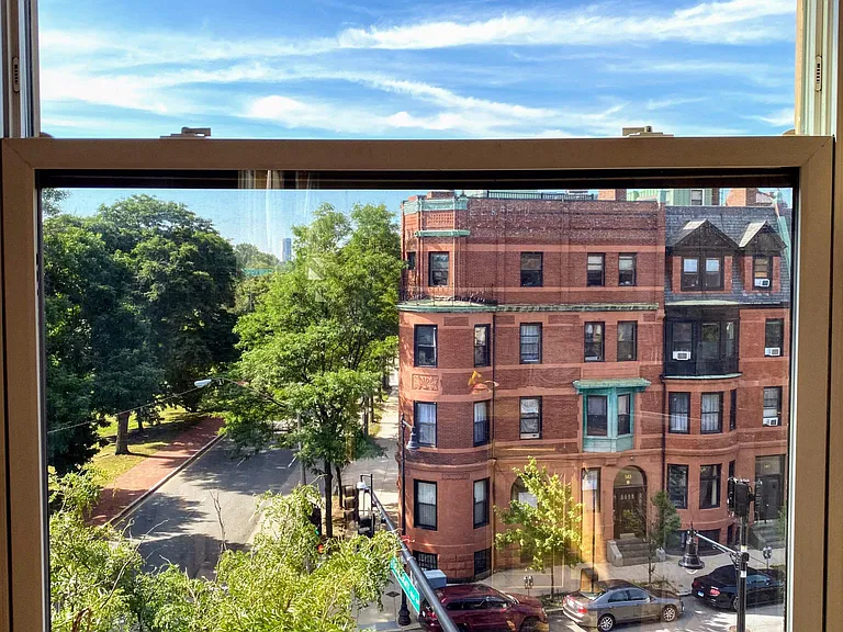 60 Charlesgate W #4B — Photo 6