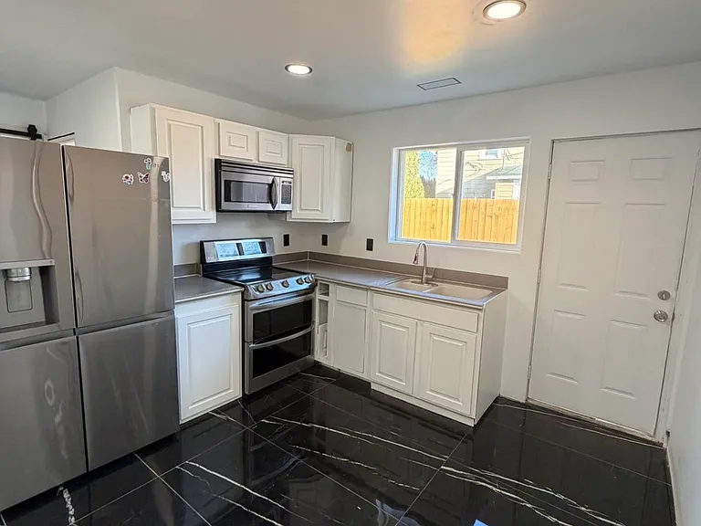 208 E Naches Ave #B — Photo 14