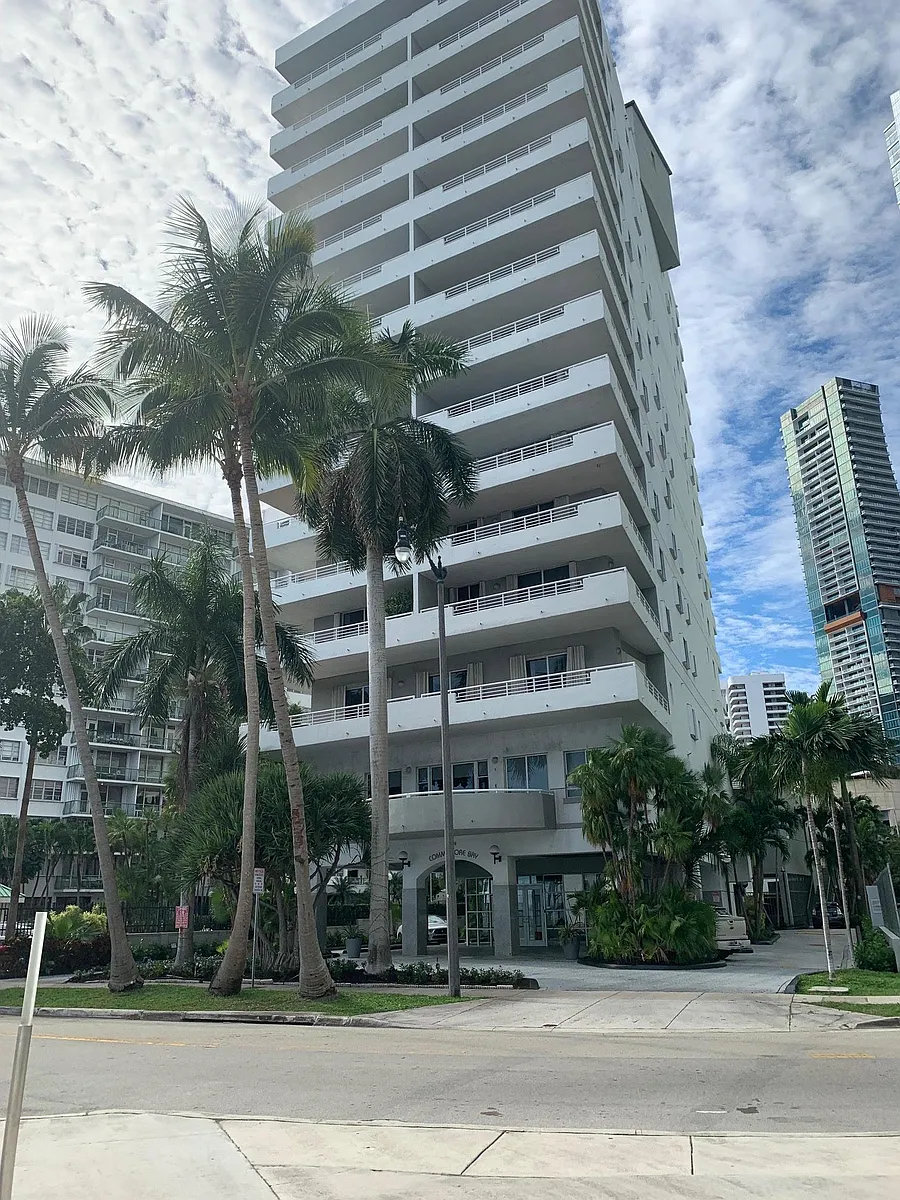 Photo 1 of 16 - 1402 Brickell Bay Dr #601 - Miami, FL Primary Photo - 1402 Brickell Bay Dr #601