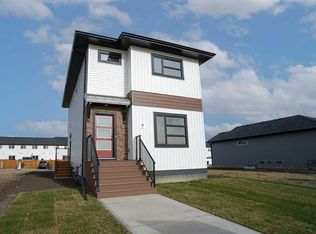 29 S Ian Way, Sylvan Lake, AB T4S0W5