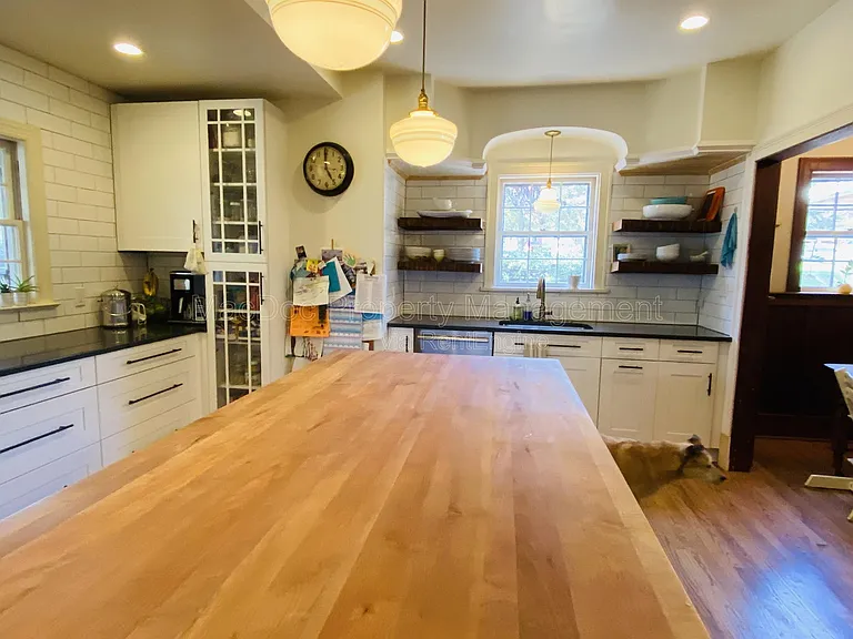916 Sylvania Ave — Photo 15