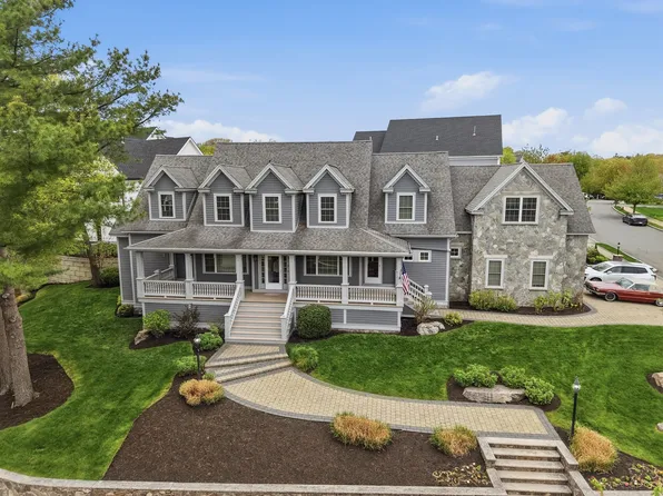 1 Twin Springs Dr, Saugus, MA 01906