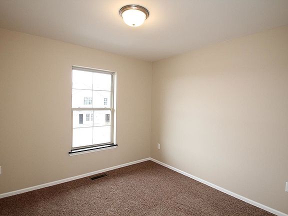 4th image of 449 Churchill Dr