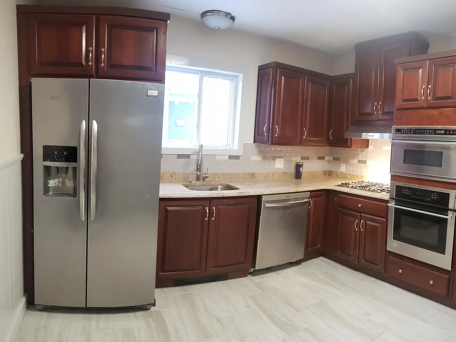 157 Front St — Photo 2