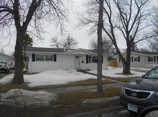 1018 Campbell Dr, Grand Forks, ND 58201
