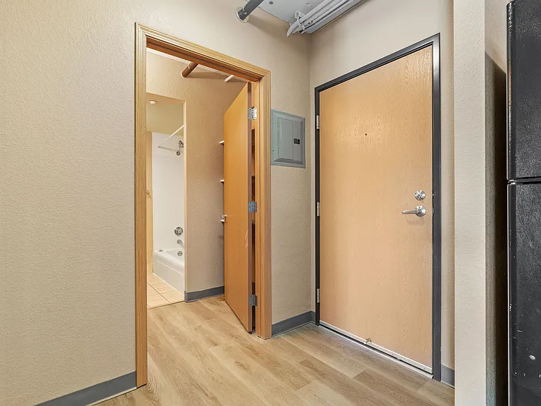 E Street Flats - Student Housing — Photo 90