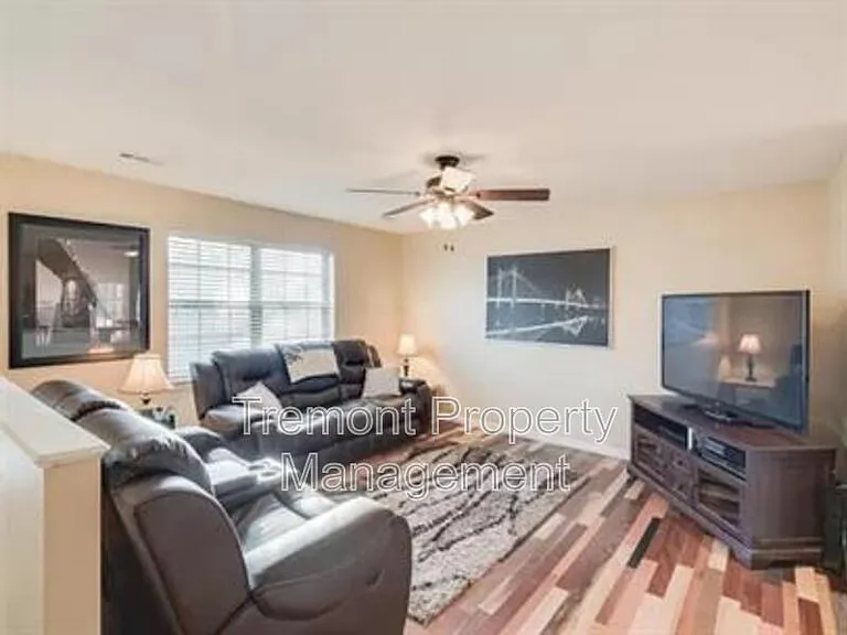 615 Snow St — Photo 2