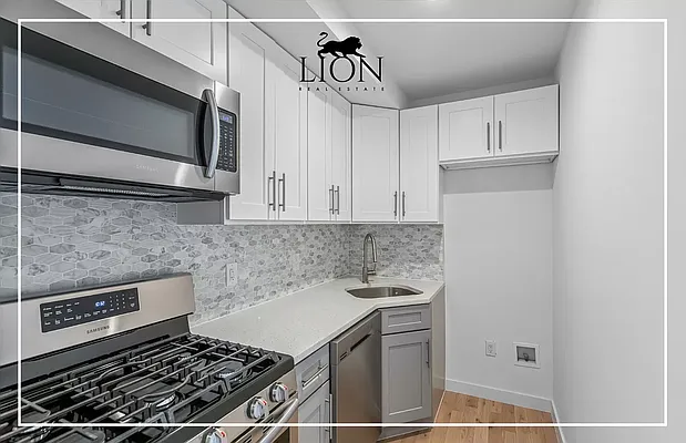 Rented by The Lion Real Estate | media 8
