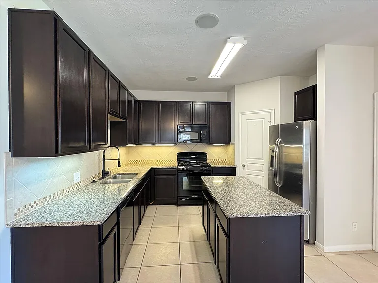 8107 Gran Villa Dr — Photo 16