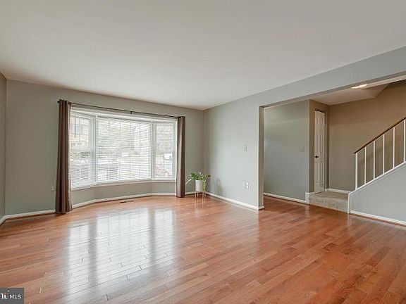 3rd image of 5607 Castlebury Ct