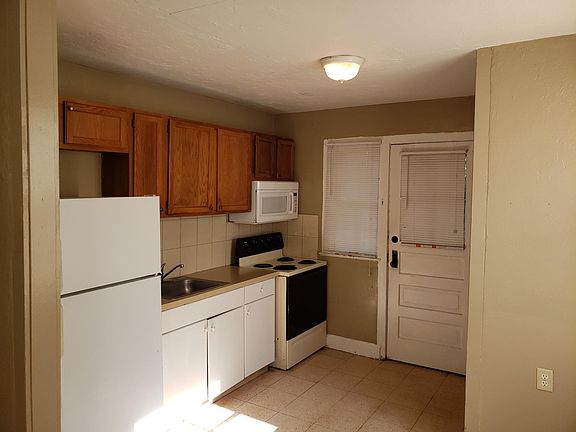 2nd image of 3625 Charles St