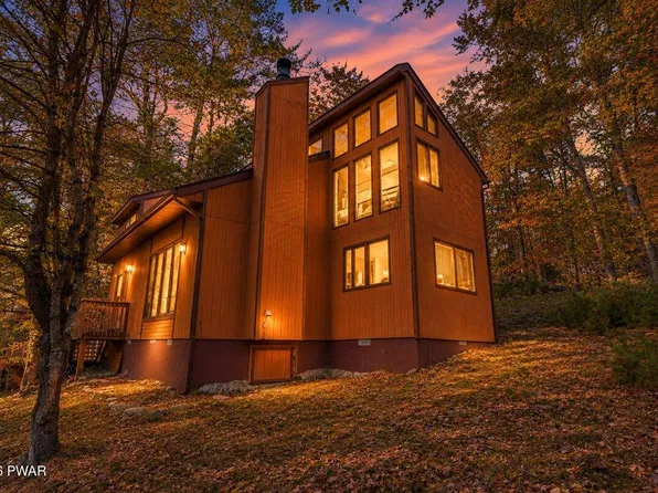 200 Manchester Dr, Bushkill, PA 18324