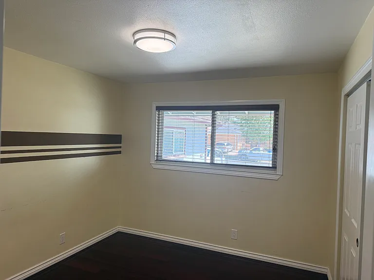1869 Yosemite Dr — Photo 6