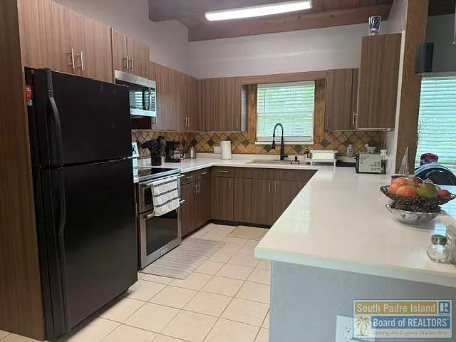 1025 Beach Blvd — Photo 8