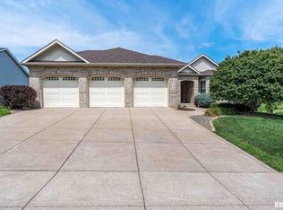 2916 E 64th St, Davenport, IA 52807