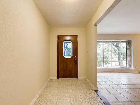 3rd image of 1505 Woodvine Dr