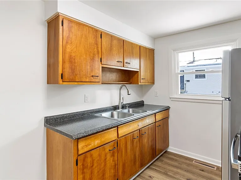 25 McPherson St — Photo 8