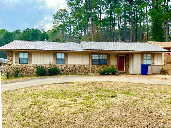 762 Sheila St, Camden, AR 71701