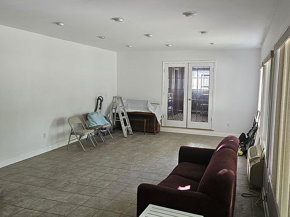 4th image of 2214 Wellesley Dr