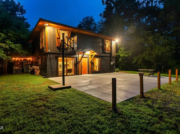 3405 Lillie Blvd, Sevierville, TN 37876