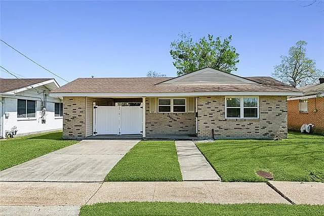 1749 Diane Dr — Photo 1