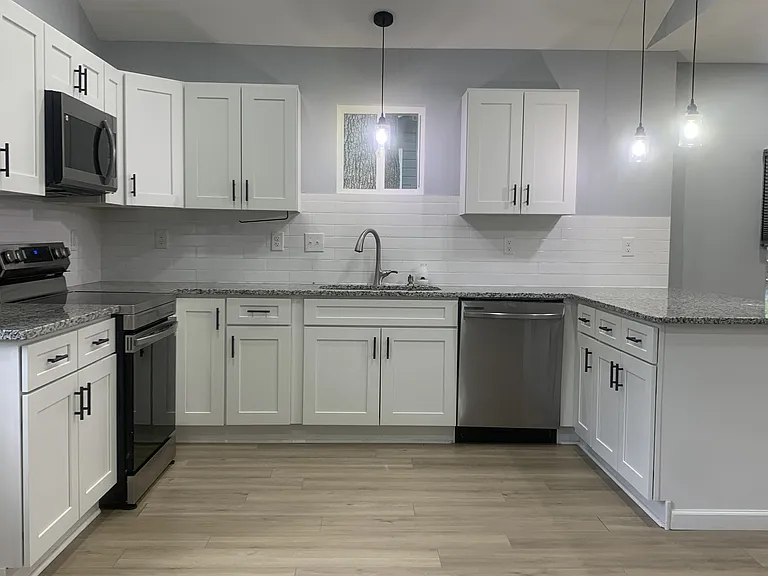 1013 Elm St — Photo 6