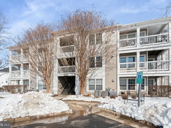 8087 Lacy Dr APT 204, Manassas, VA 20109