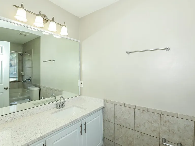 1299 N Hampton Dr — Photo 11
