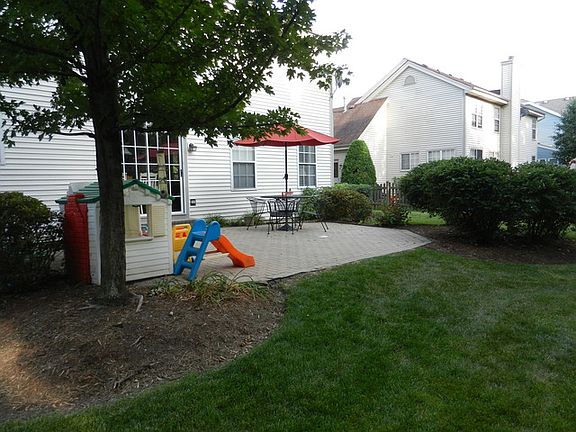 3rd image of 732 Foxmoor Ln