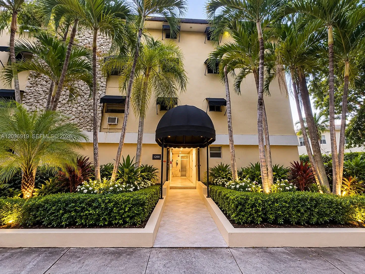 Villa Santander Condo — Photo 1