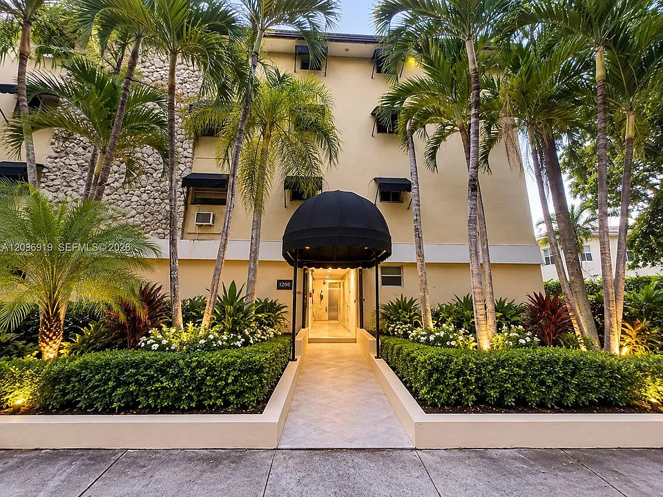 427 Santander Ave #305