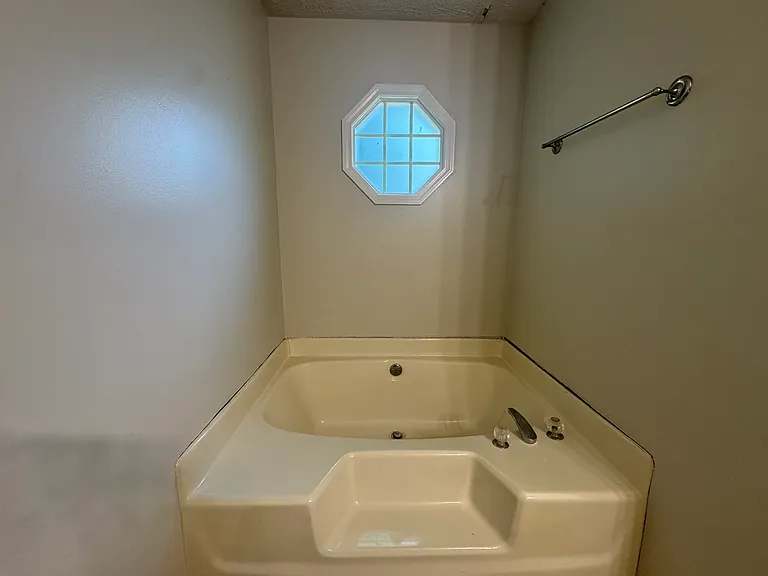 3634 Fairview Dr — Photo 7