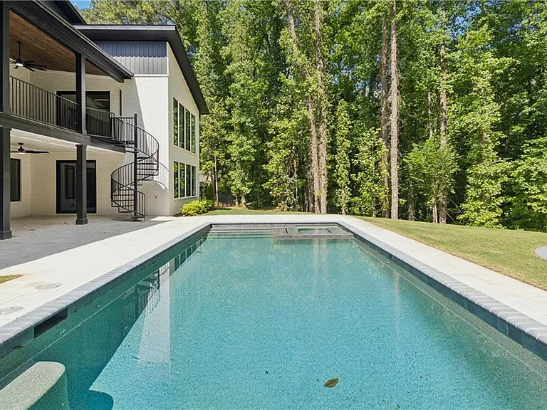 1000 Clementstone Northeast Dr — Photo 35