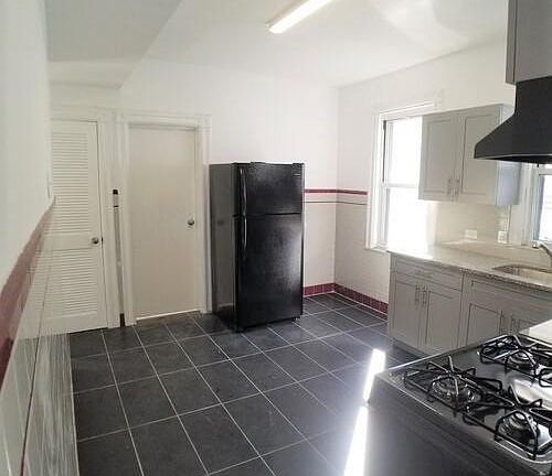 2nd image of 78 N 19th St APT 3