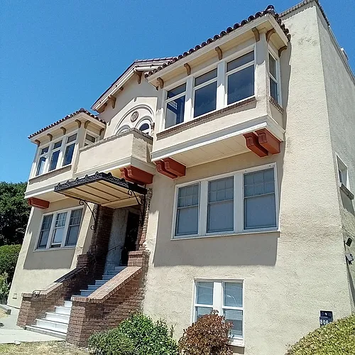 800 Capitol St Photo 1
