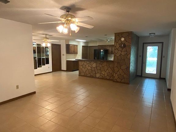 4th image of 404 W Lakeshore Dr