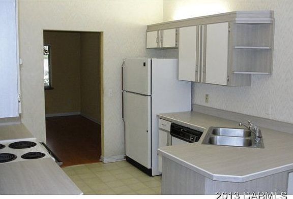 5th image of 37 Oak Brook Dr