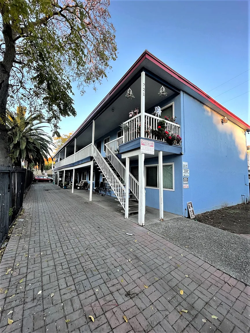 721 N Commerce St #110 photo 1