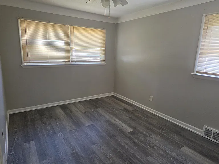 11332 Republic Ave — Photo 4