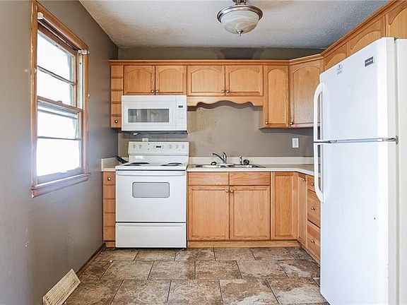 2nd image of 5911 Claremont Ave